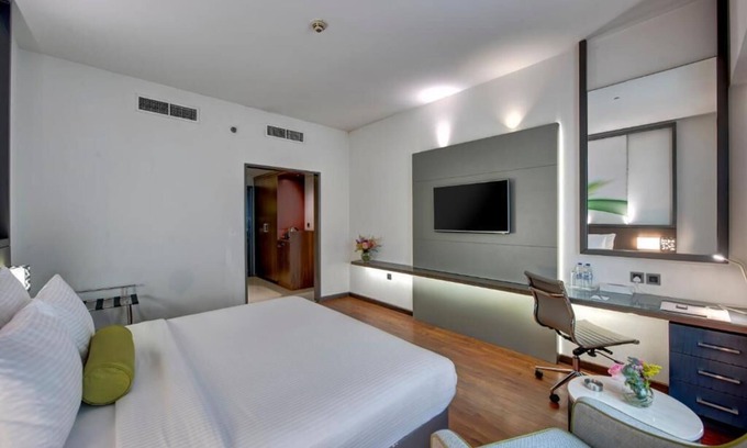 Al Muraqqabat House | Deluxe Room Near Al Rigga Metro by Luxury Bookings