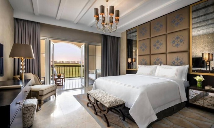 Dubai House | Deluxe Room Near Luxe Spa Dubai