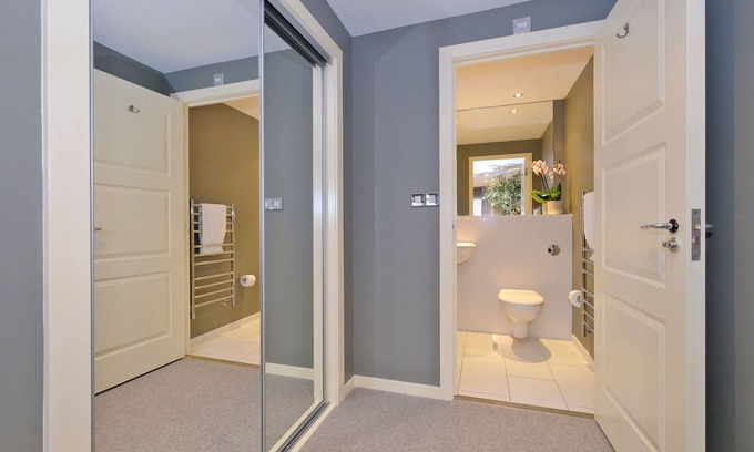 Central Aberdeen Apartment | Deluxe three-bedroom home in the sought-after West End area of Aberdeen