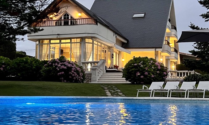 Camargo Villa | Deluxe Villa with swimming pool,garden and Spa, 6 km to the beach