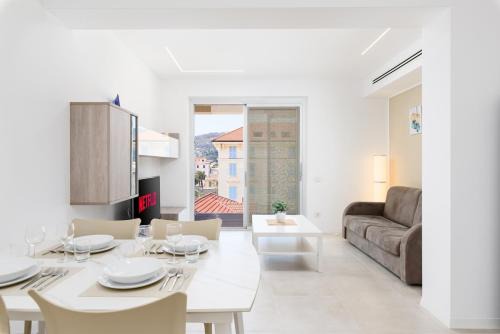 Spotorno Apartment | -DeLuxe Vision- Fronte Mare, Spiaggia e Parcheggio