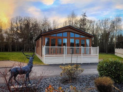 Malton House | Deneb Lodge with Hot Tub
