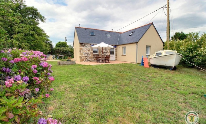 Tredrez-Locquemeau House | Denise et Jean - Tredrez Locquemeau