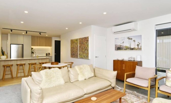 Saint Albans House | Derby St Townhouse-Modern 3-BR Townhouse in Merivale-Perfect for Month-Long Stay