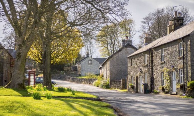 Sheldon House | Derbyshire home with breathtaking surroundings