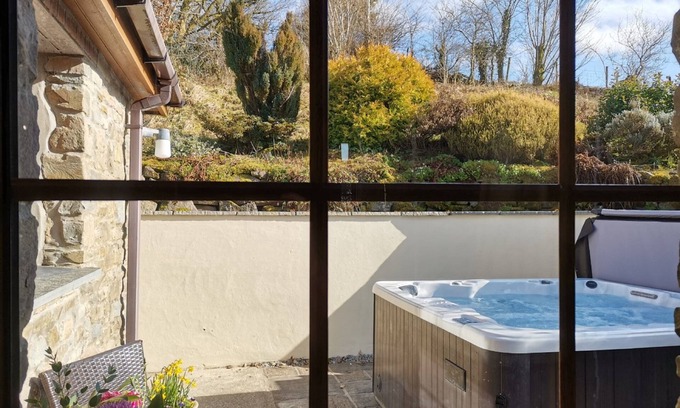 Felinfach House | Deri'r Cwm - Two Bedroom House, Sleeps 4