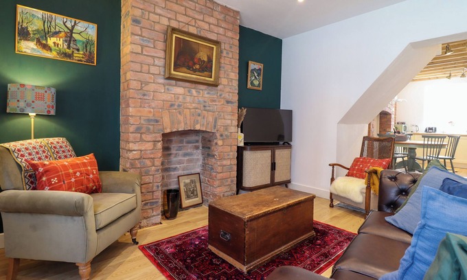 Llangollen Cottage | DERWEN HOUSE, pet friendly, with a garden in Llangollen