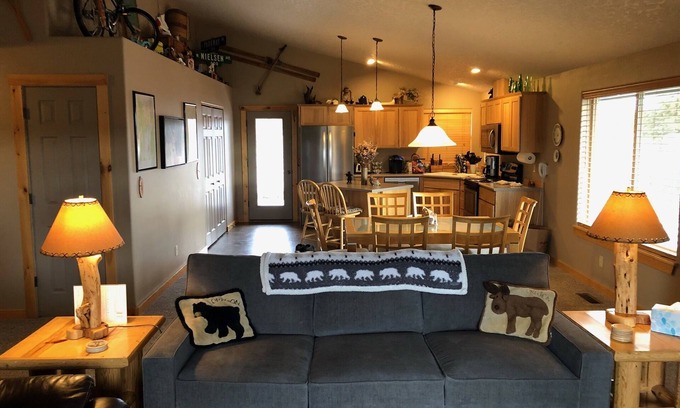 Redmond House | 'Desert Sage' Relax and Unwind in Beautiful Central Oregon