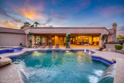 Mary Katherine Estates House | Desert Splash by AvantStay Pool Hot Tub Firepit