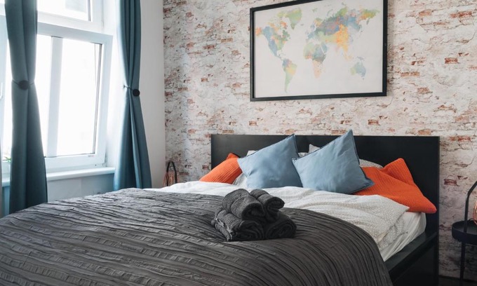 Favoriten Hotel | Design Apartment with King Size Bed - Six Minutes to Opera