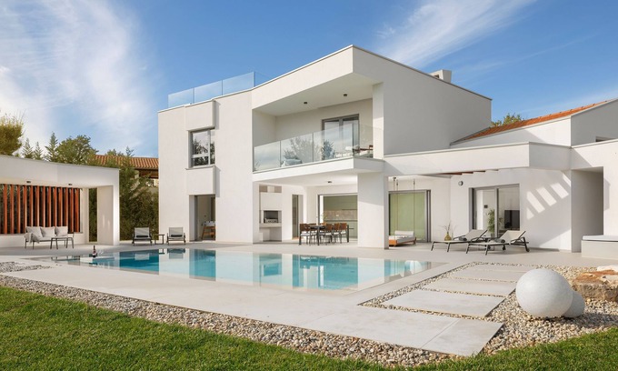 Gajana Villa | Design Luxus Villa mit Swimmingpool im Ruhige Lage