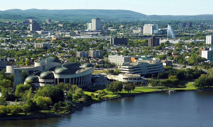 East Pasadena House | Designed for the smart traveler, we offer a clean and comfortable stay.