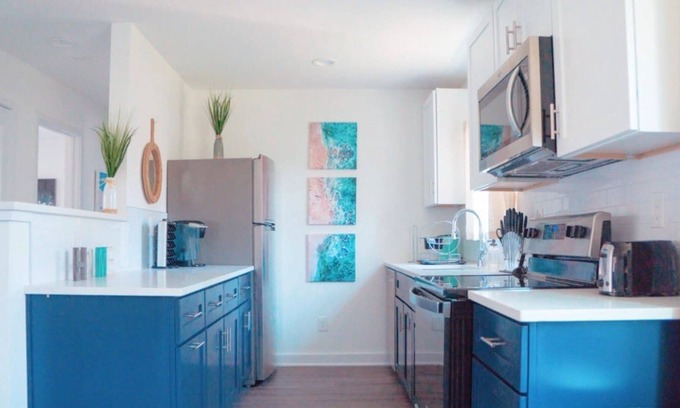 Plaza Midwood Apartment | Designer 4 bed & bath King Suites (4 units)