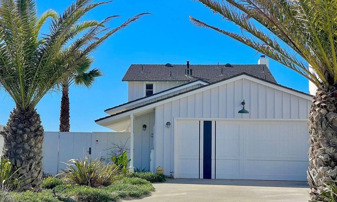 Oxnard House | Designer Beachfront Home on the Sand