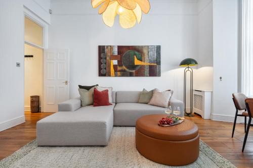 Redcliffe Apartment | Designer Chelsea Apartment up to 6 guests