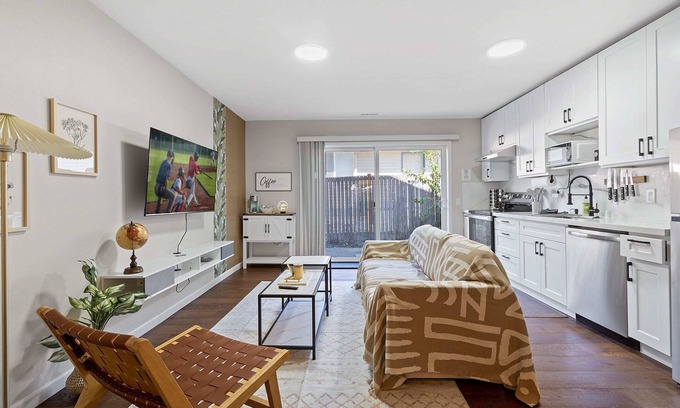 Edmonds Apartment | Designer Daylight Basement: Near Edmonds Downtown