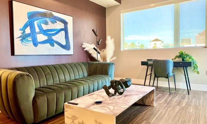 Hollywood Apartment | Designer Hollywood Penthouse with Private Balcony on Sunset