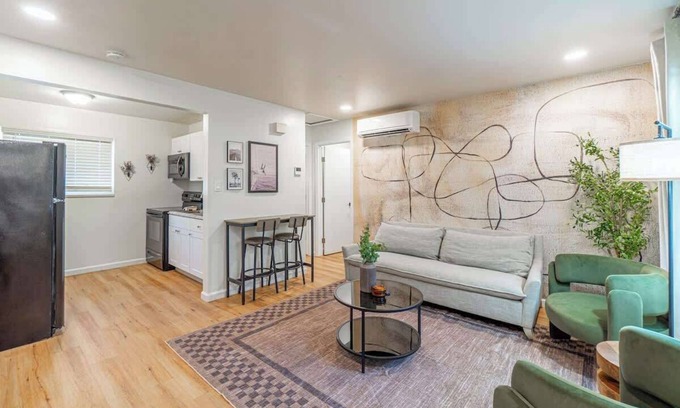 West University House | Designer Living Pet-Friendly UNR 2BR 1BA