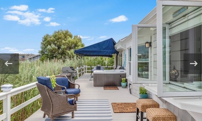 Westhampton Beach House | Designers Own Beach House ! Upscale 4 Br 2 Ba Beach House . Steps to Priv Beach.