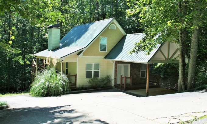 Helen Cabin | Desirable Cabin Located Just a Short Distance to Oktoberfest and Downtown Helen!