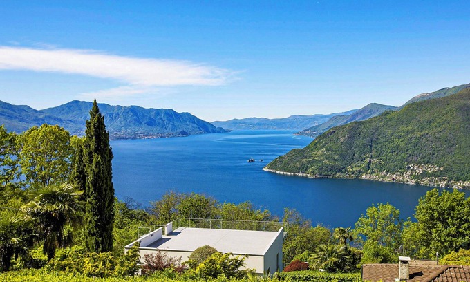 Sarangio House | Detached 2-bedroom house with large plot, lake view and whirlpool