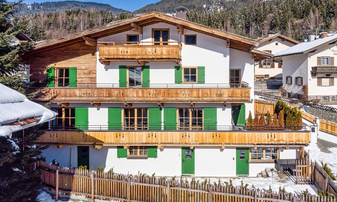 Kitzbuehel Ski Chalet | Detached chalet, sunny location with sauna and bar