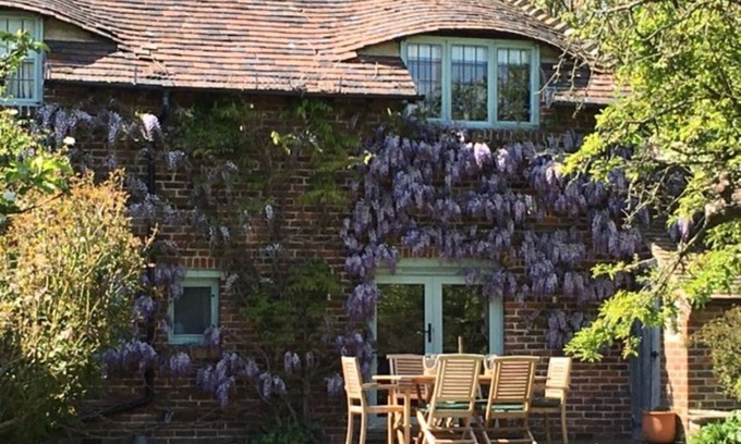 West Wittering Cottage | Detached cottage, a stroll from sandy West Wittering Beach