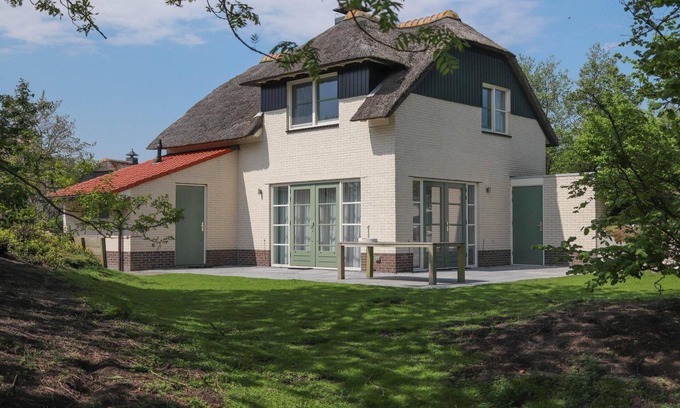 Makkum Cabin | Detached dune villa with a spacious yard, bathtub, and two patios close to the beach at Beach Resort Makkum.