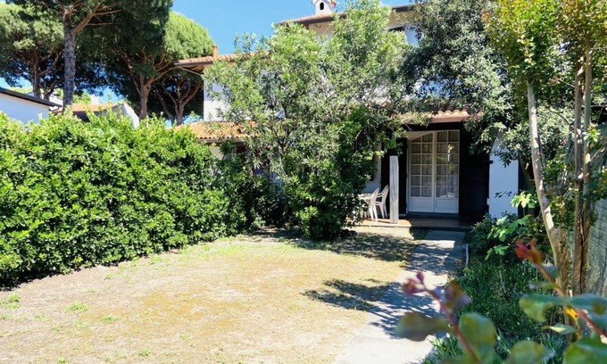 Lido delle Nazioni Villa | Detached house with 8 beds, 2 gardens, 300 meters from the sea, barbecue