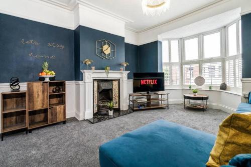 Wellingborough House | Detached House - Central Location - Free Parking, Pool Table, Fast WiFi & Smart TV with PS4 and Netflix by Yoko Property