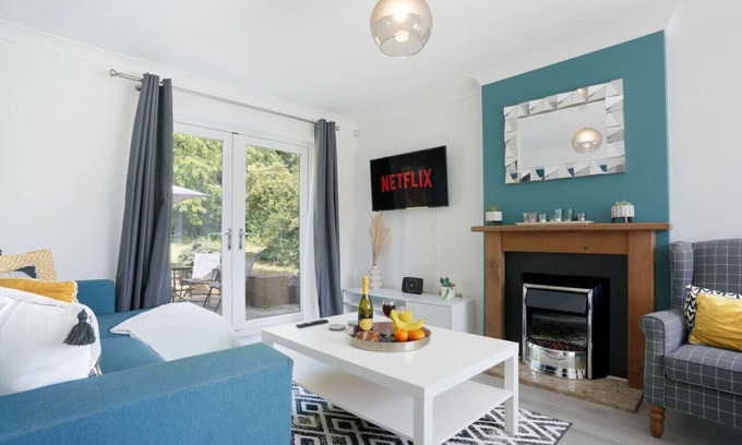 Milton Keynes House | Detached House - Free Parking, Fast Wifi & SmartTV