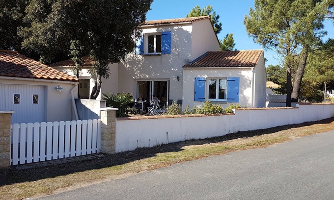 La Tranche-sur-Mer Villa | Detached Villa in La Tranche sur mer, 400 yards from the beach and forest