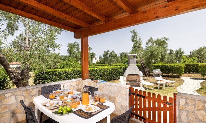 Chiesiola Apartment | Detached Villa, 55 square meters, on the ground floor with private garden of 150 square meters with barbecue and sunbeds