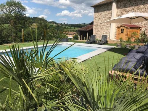 Belmont-de-la-Loire House | Deux gîtes avec piscine commune, 13 personnes, animaux autorisés - FR-1-496-140