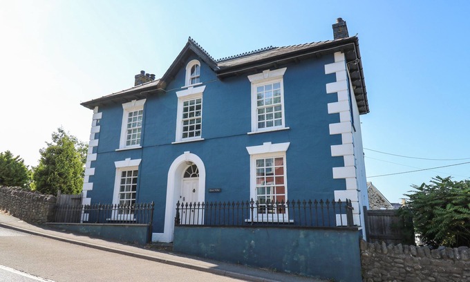 Aberaeron Cottage | DEWI VILLA, pet friendly, character holiday cottage in Aberaeron