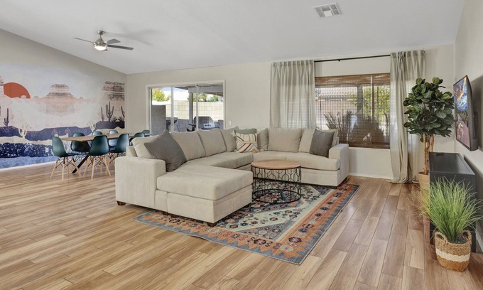 Chandler House | DIAMOND IN THE DESERT 💎 Chandler's Spacious Getaway 🌟