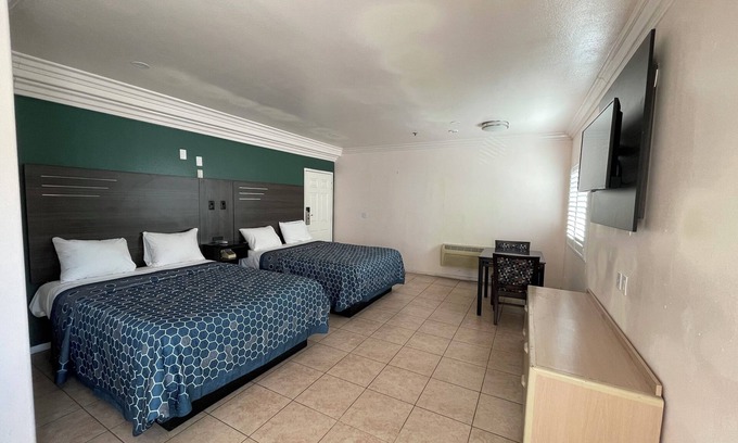 North Hills East Hotel | Diamond INN