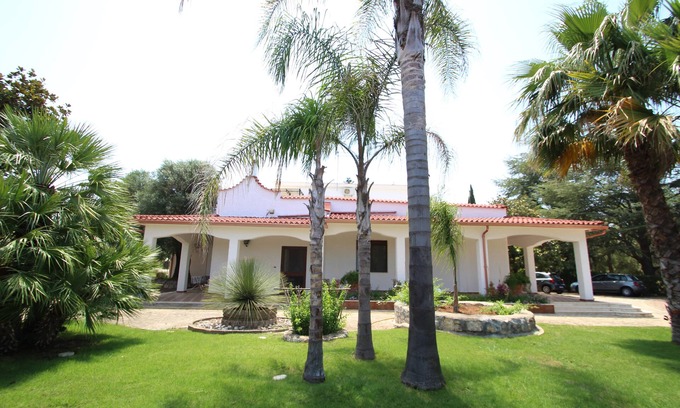 San Vito dei Normanni Villa | Diddy's Country Abbasciu - Beautiful luxury villa in Puglia for up to 10-12 pp