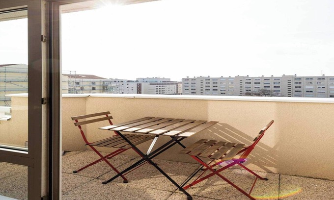 Yves Farge - Le Fleuve Apartment | Dify Bollier - Quartier Gerland