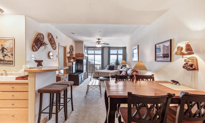 Dillon Hotel | Dillon Commons Studio