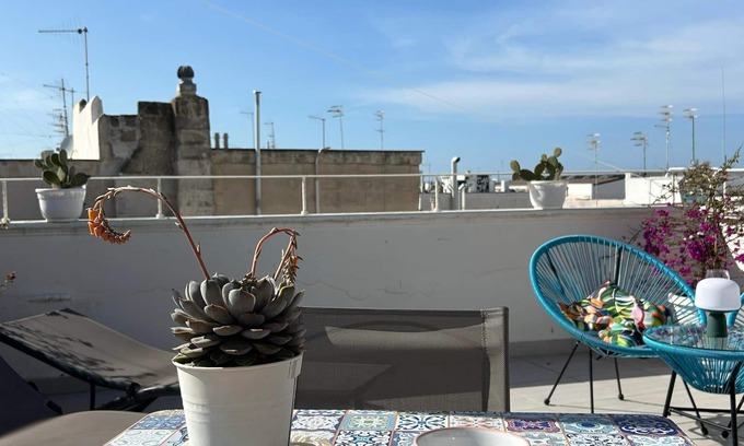 Centro Storico House | DIMORA ERIDE 2, Deluxe central apartment with balcony and panoramic terrace.