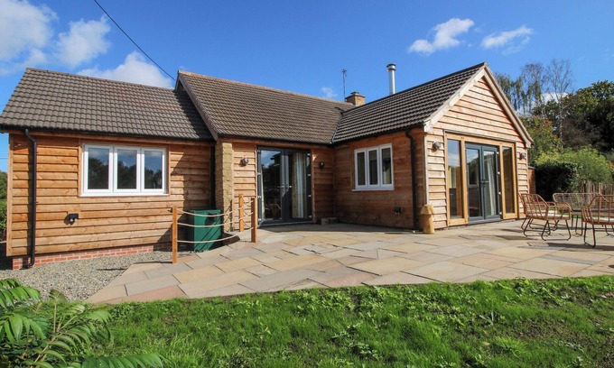 Clows Top Cottage | DINGLE, family friendly, with open fire in Cleobury Mortimer