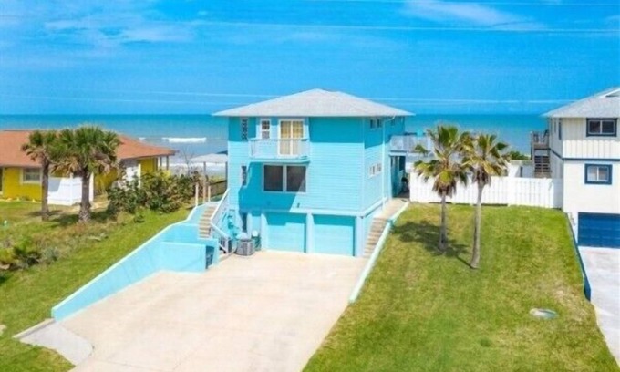 Painters Hill House | Direct Oceanfront~Deck~King Bed~Beach