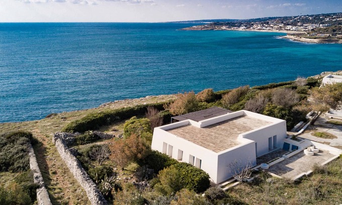 Marina di Felloniche Ski Chalet | Direct sea access and stunning location