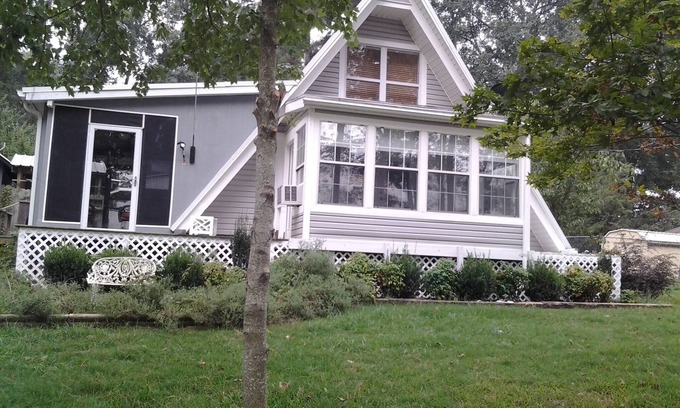 Alleene House | Directly In Front Of Boat Ramp At Jack's Isle, Millwood Lake