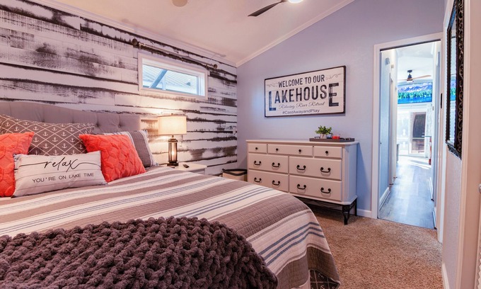 Bainbridge Boat Rental | Directly on Flint River w/Deck for Fishing, 2-BR boathouse-10% weekly discount!