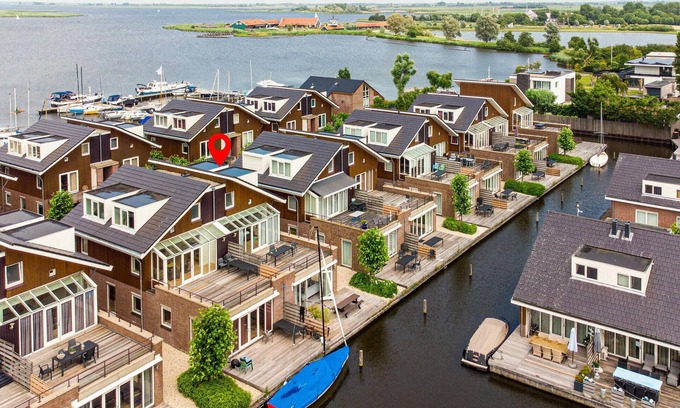 Municipality of Uitgeest Apartment | Directly on the waterfront welcomes you this modern and bright vacation home in Uitgeest.