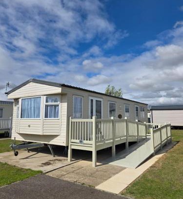Mablethorpe Apartment | Disabled caravan -ramped decking - Grange Leisure Park, Mablethorpe - Pet friendly and Wifi - Meadow Lakes Caravan & Lodge Hire