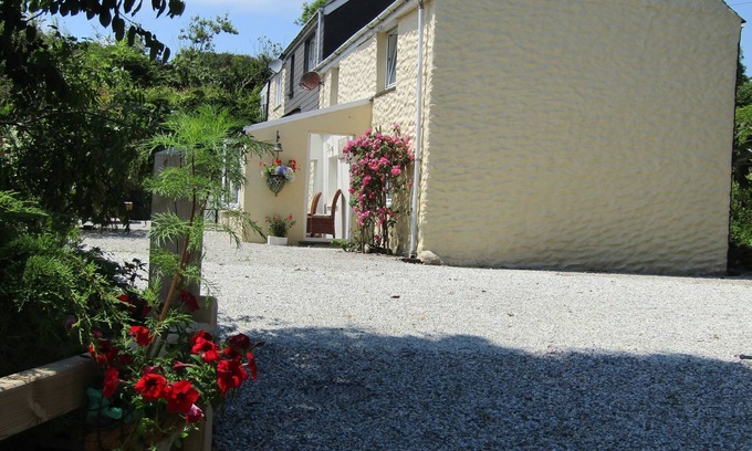 Truro Cottage | DISCOUNT FOR 2 PEOPLE,TRANQUIL COTTAGE NR PERRANPORTH,PET WELCOME,GARDEN,PARKING