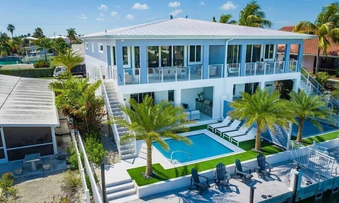 Key Colony Beach Villa | Discount to Jan 31! 4/4! Private Pool, Paddleboards & Lots of Great Amenities!